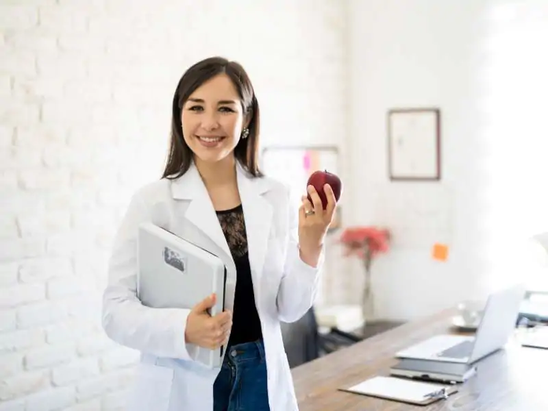 diferenças nutrólogo, nutricionista e endocrinologista